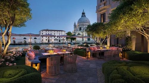 Terrasse du St. Regis à Venise au coucher du soleil